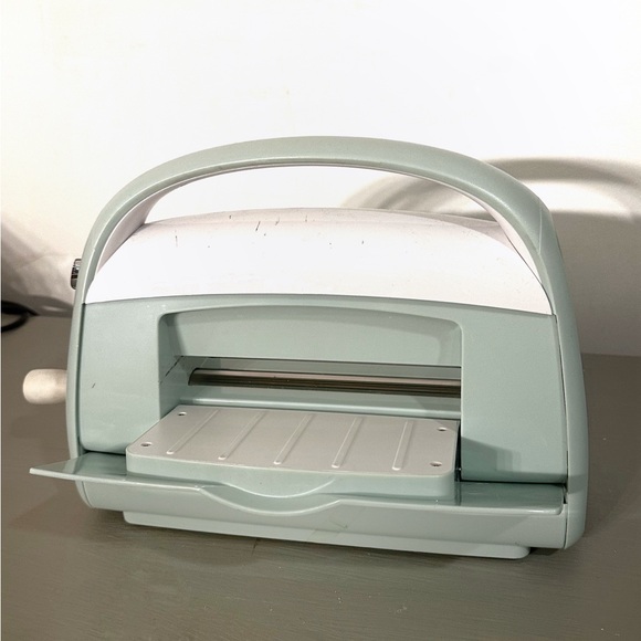 Cricut Mint Cuttlebug Embossing Die Cutting Machine — ONLY MACHINE - Picture 6 of 7